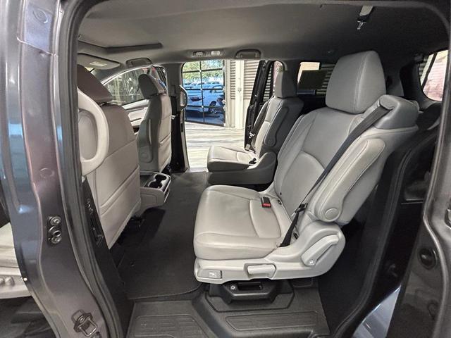 Photo of 2019 Gray Honda Odyssey