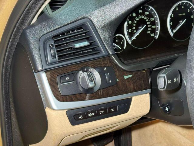 Photo of 2013 Gold BMW 535