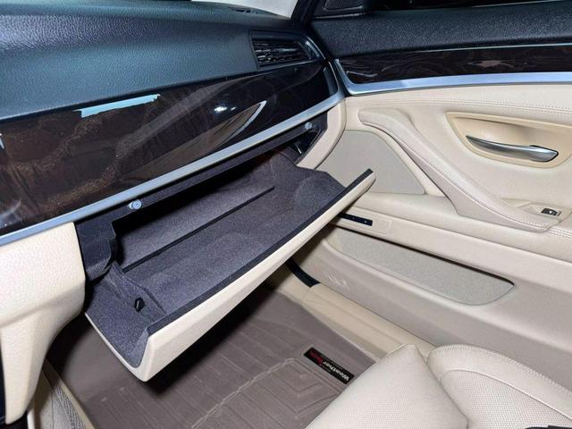 Photo of 2013 Gold BMW 535