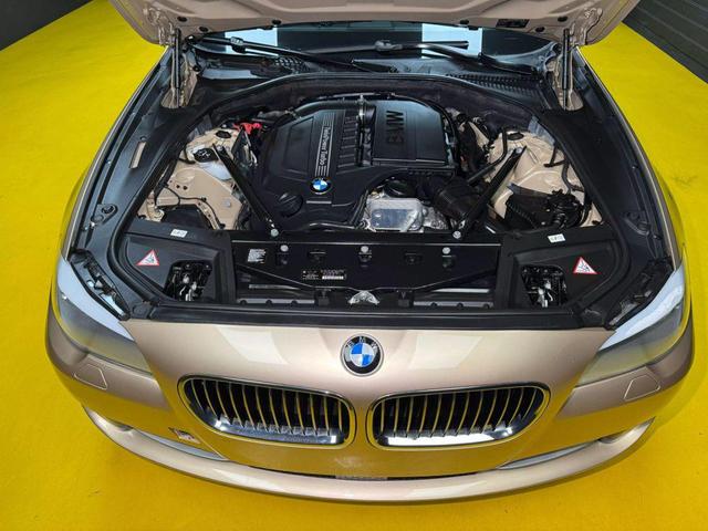 Photo of 2013 Gold BMW 535