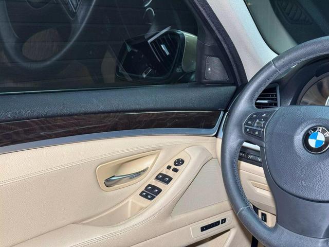 Photo of 2013 Gold BMW 535