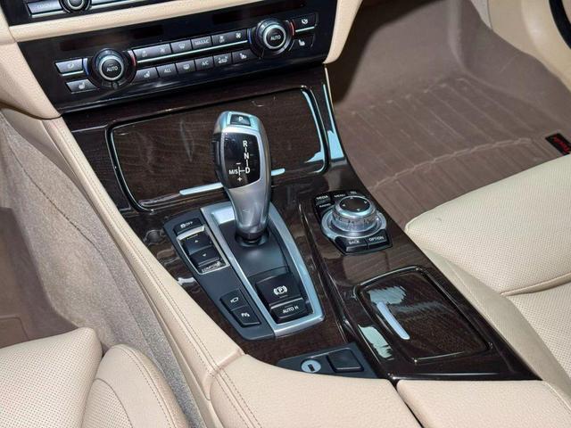 Photo of 2013 Gold BMW 535