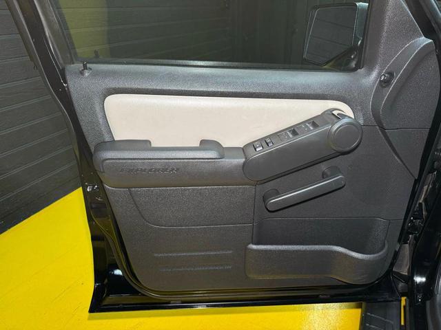 Photo of 2007 Black Ford Explorer Sport Trac