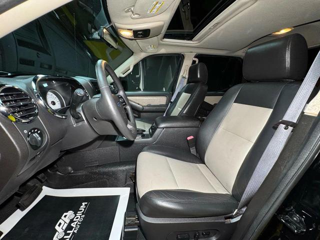 Photo of 2007 Black Ford Explorer Sport Trac