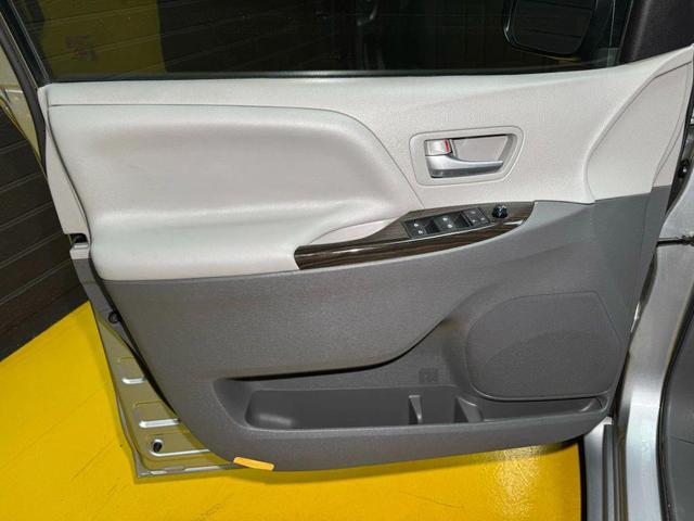 Photo of 2016  Toyota Sienna