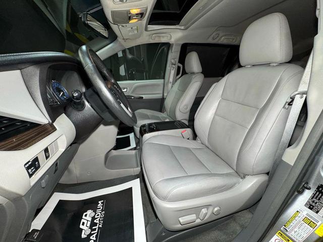 Photo of 2016  Toyota Sienna