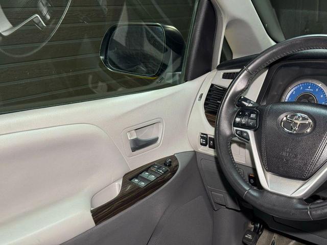 Photo of 2016  Toyota Sienna