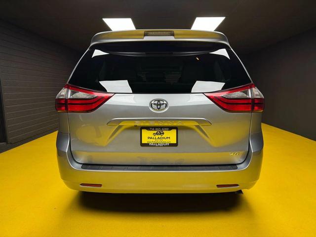 Photo of 2016  Toyota Sienna