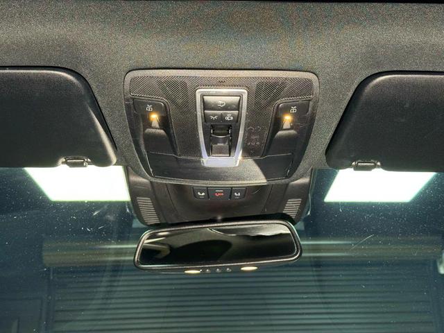 Photo of 2017 White Mercedes-Benz GLS 450