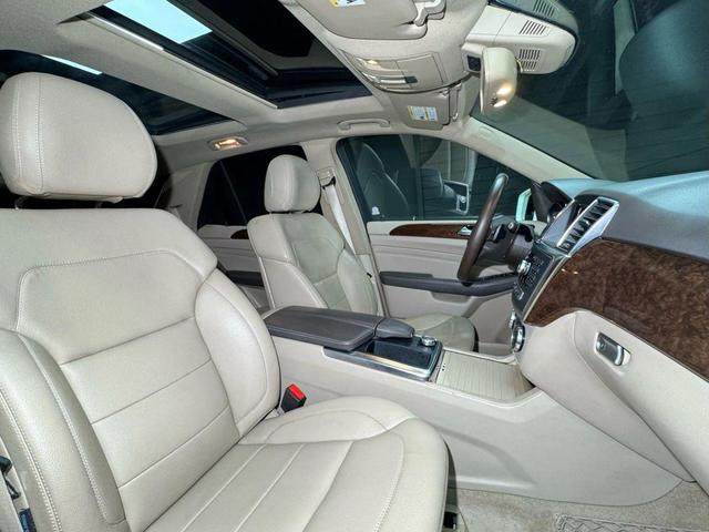 Photo of 2012 White Mercedes-Benz M-Class