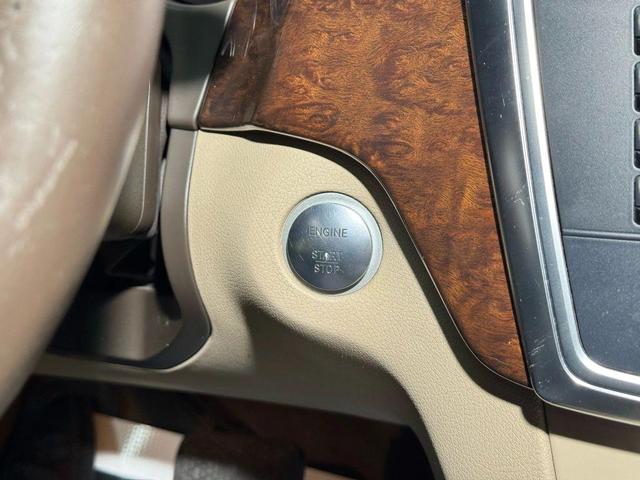 Photo of 2012 White Mercedes-Benz M-Class