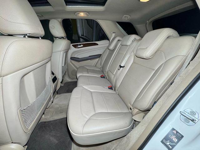 Photo of 2012 White Mercedes-Benz M-Class