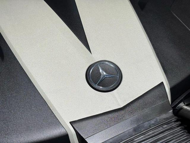 Photo of 2012 White Mercedes-Benz M-Class