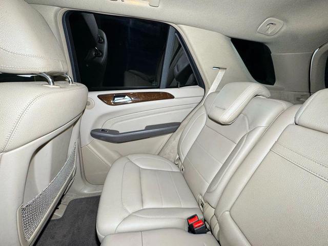 Photo of 2012 White Mercedes-Benz M-Class
