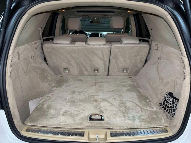 Photo of 2012 White Mercedes-Benz M-Class