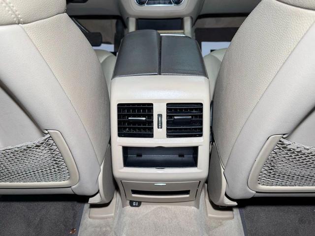 Photo of 2012 White Mercedes-Benz M-Class