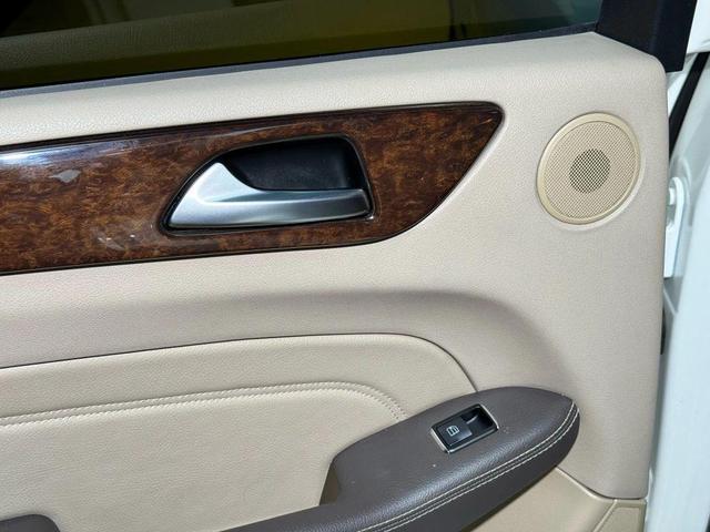 Photo of 2012 White Mercedes-Benz M-Class