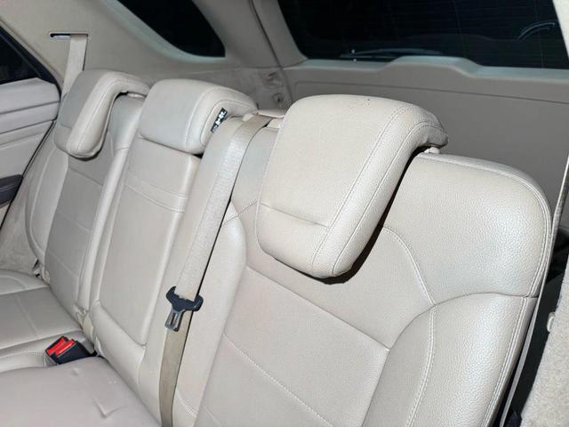 Photo of 2012 White Mercedes-Benz M-Class