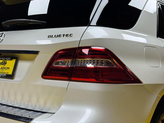 Photo of 2012 White Mercedes-Benz M-Class
