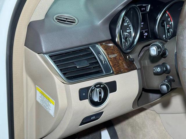 Photo of 2012 White Mercedes-Benz M-Class