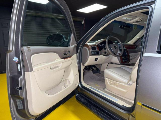 Photo of 2012 Brown Chevrolet Suburban