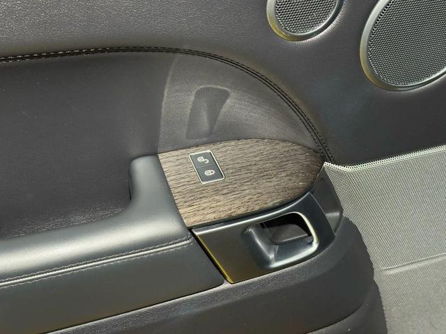 Photo of 2016 Black Land Rover Range Rover Sport