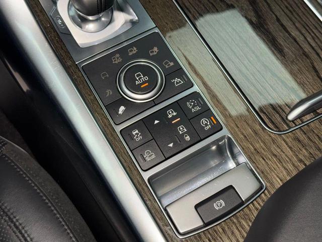 Photo of 2016 Black Land Rover Range Rover Sport