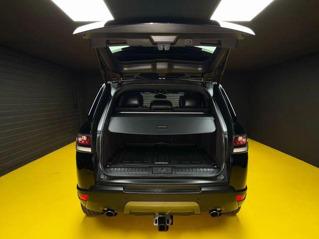 Photo of 2016 Black Land Rover Range Rover Sport