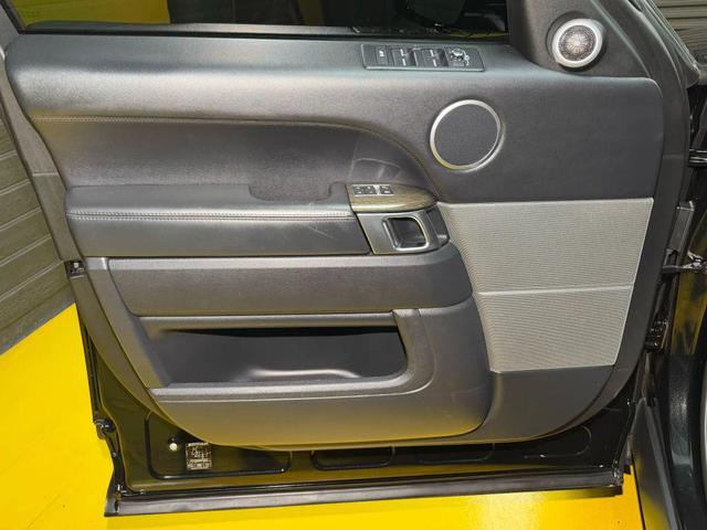 Photo of 2016 Black Land Rover Range Rover Sport