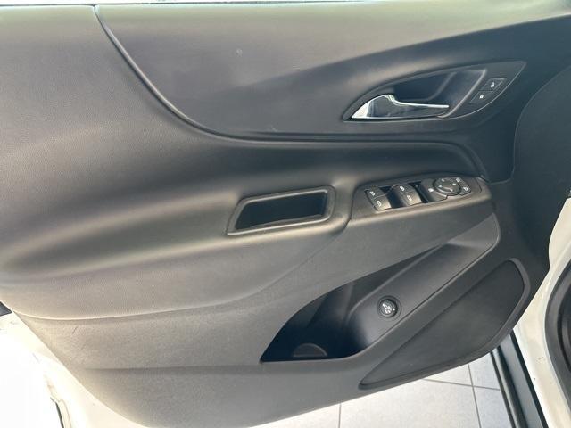Photo of 2019 Summit White Chevrolet Equinox