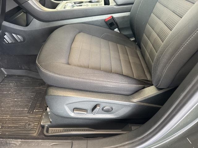 Photo of 2022 Green Ford Edge
