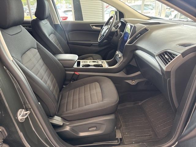 Photo of 2022 Green Ford Edge