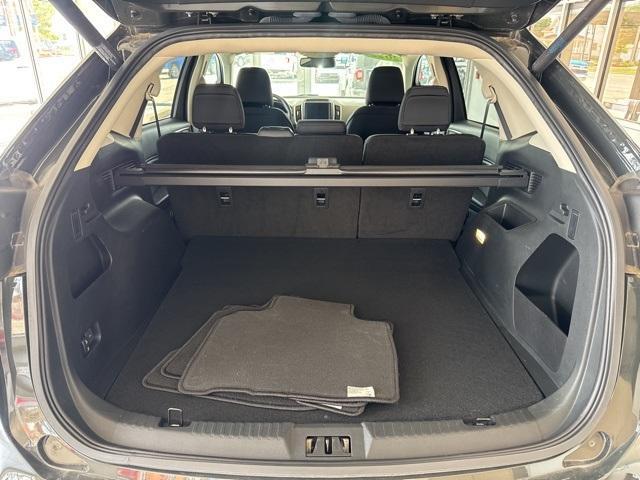 Photo of 2022 Green Ford Edge