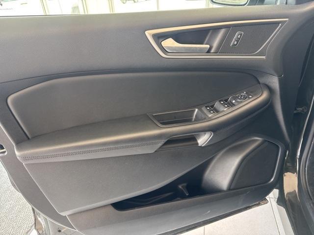 Photo of 2022 Green Ford Edge
