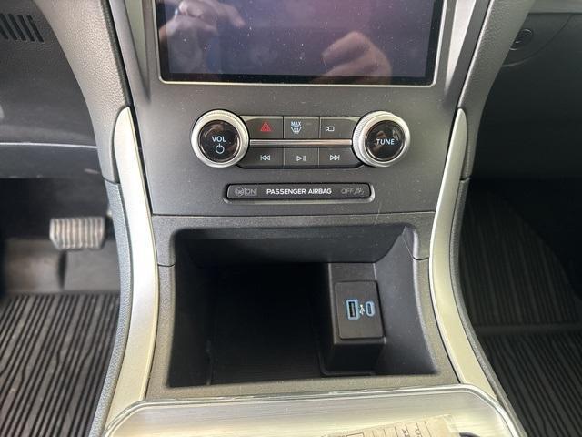 Photo of 2022 Green Ford Edge
