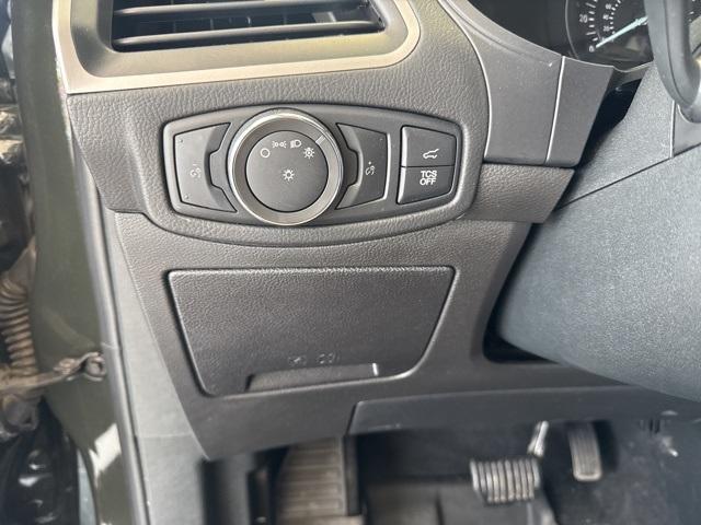 Photo of 2022 Green Ford Edge
