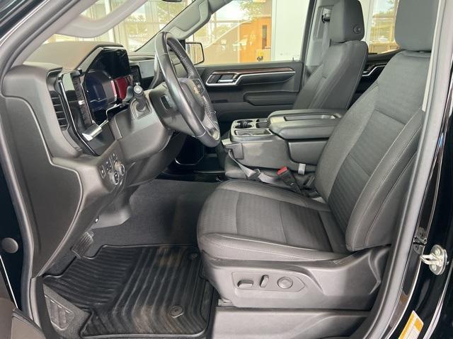 Photo of 2022 Black Chevrolet Silverado 1500