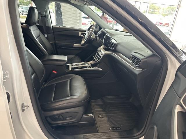 Photo of 2020 Oxford White Ford Explorer