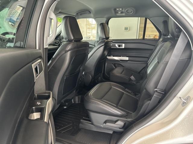 Photo of 2020 Oxford White Ford Explorer