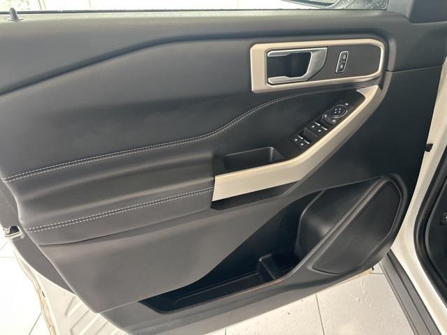 Photo of 2020 Oxford White Ford Explorer