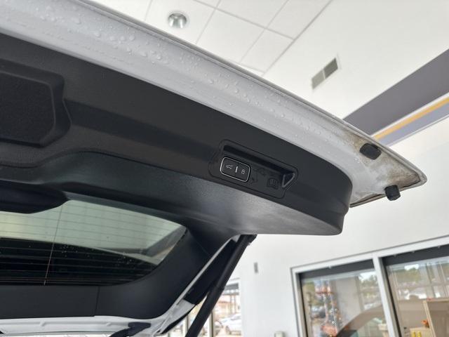 Photo of 2020 Oxford White Ford Explorer