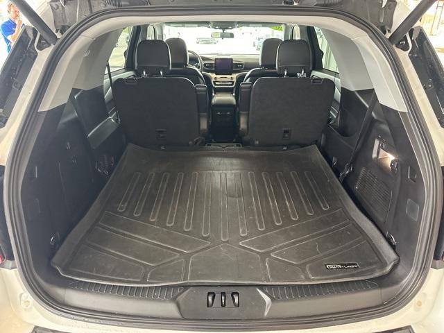 Photo of 2020 Oxford White Ford Explorer