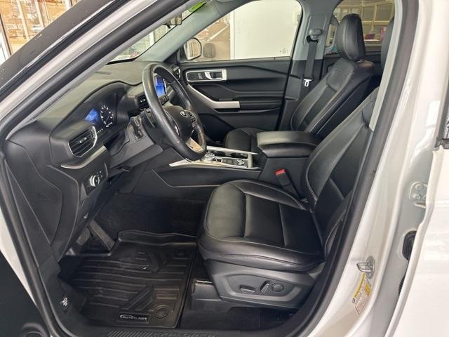 Photo of 2020 Oxford White Ford Explorer