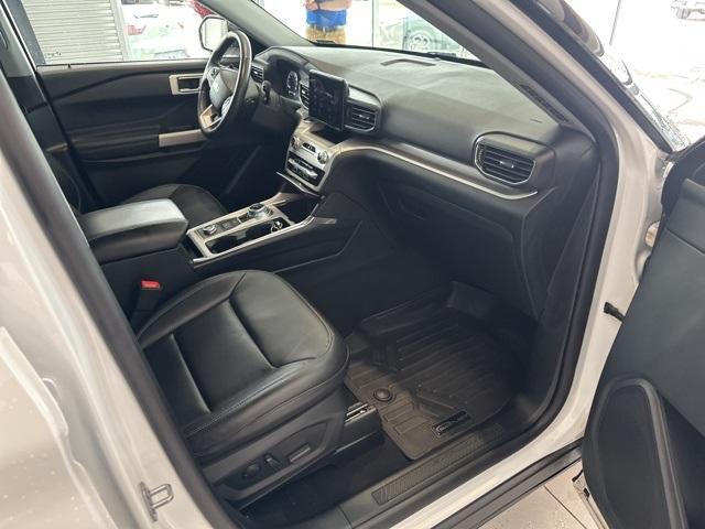 Photo of 2020 Oxford White Ford Explorer