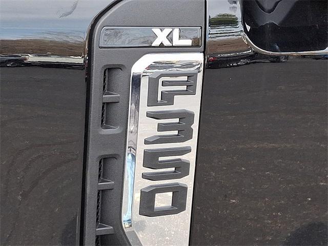 Photo of 2025 Agate Black Metallic Ford F-350
