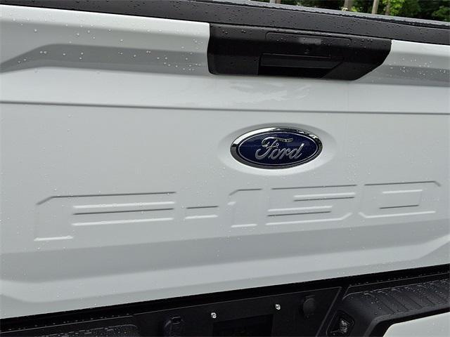 Photo of 2022 Oxford White Ford F-150