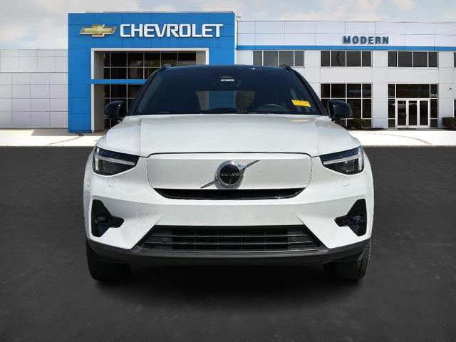 Photo of 2024 White Volvo XC40 Recharge Pure Electric