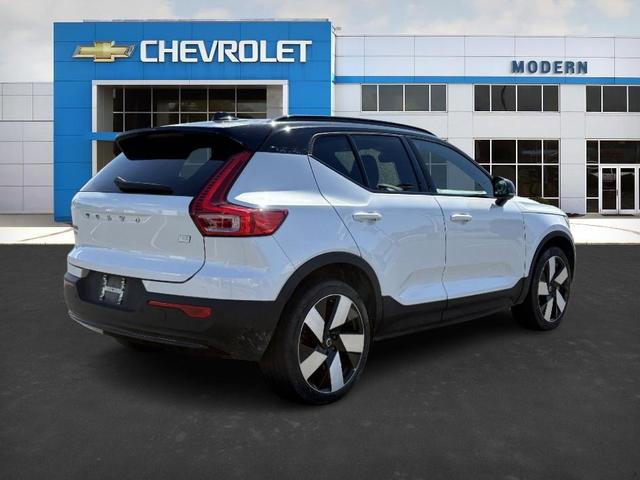 Photo of 2024 White Volvo XC40 Recharge Pure Electric