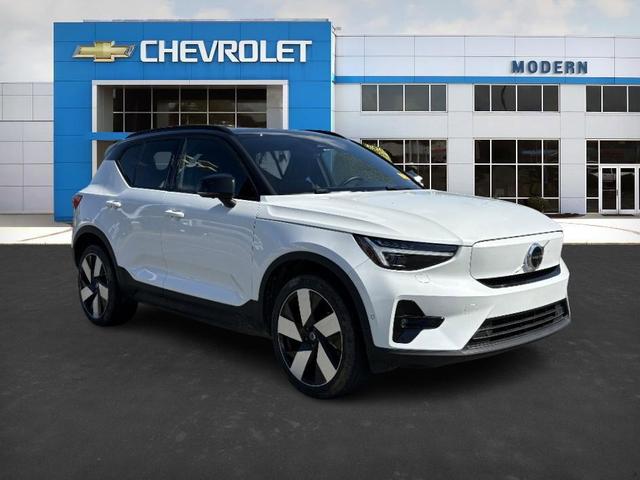 Photo of 2024 White Volvo XC40 Recharge Pure Electric