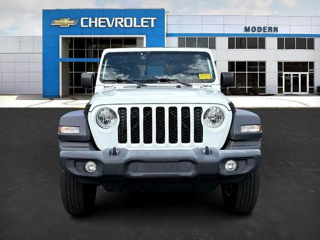 Photo of 2020 White Jeep Gladiator
